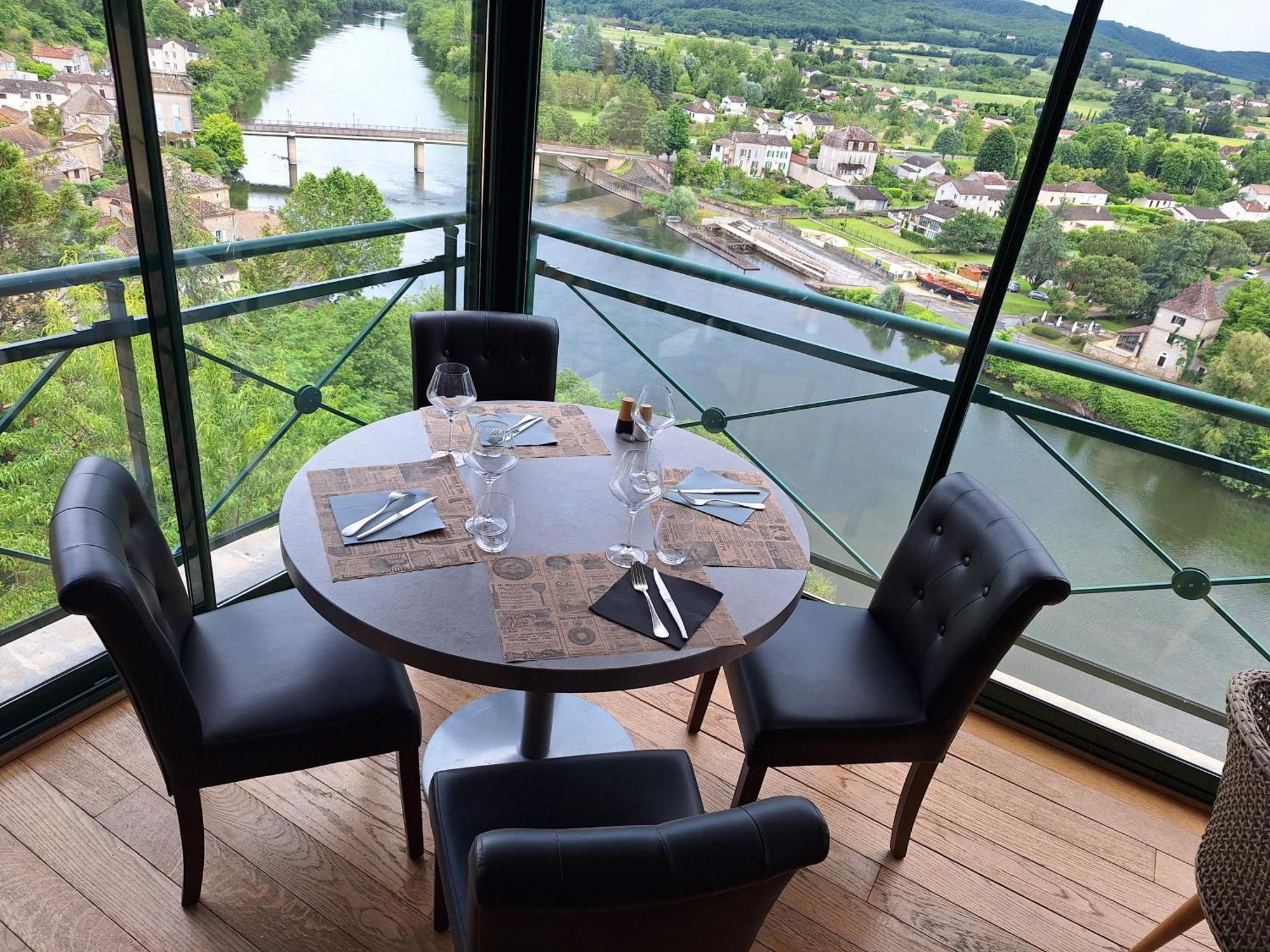 Hotel Bellevue Puy-lʼÉvêque Exteriér fotografie